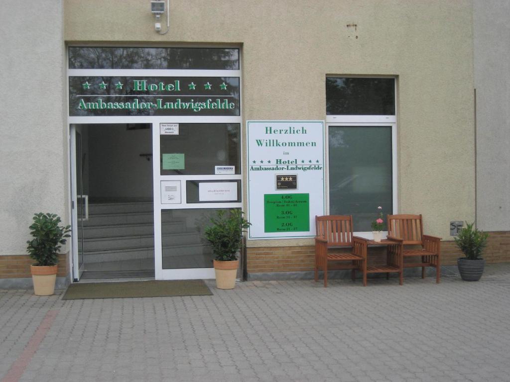 Hotel Ambassador-Ludwigsfelde Exterior photo